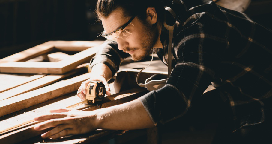 Ébéniste en fabrication d’armoires